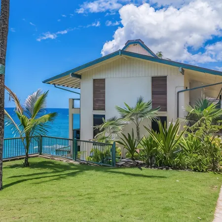 AC OCEANFRONT END-CORNER UNIT NOTHING BUT OCEAN AND TURTLES, B201