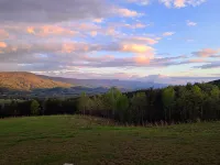 Spacious Mountain Home: Pickleball, King Beds, Lg Kitchen, Arcade,Hiking, Remote - Wifi