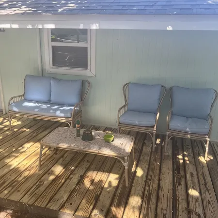 2 bd 1 bath home - King bed - close to beaches&downtown - backyard with firepit