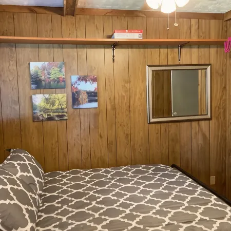 Cozy Creek Cabin: 1-Bedroom Cabin next to Pipestem Resort