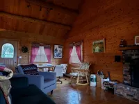 Log Home Retreat in Eagle River - 3 estrellas