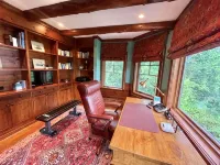 Camp Saranac: Gorgeous & grand lake home w mountain views, water sports, hiking - Gym