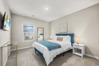 Gorgeous 2 Bed /2 Bath Condo Close to Beaches
