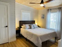 This Home IS Temporarily Unavailable for Rent - 4 stjerner