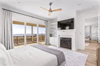 Beach Views, Heated Pool/Spa, Fire Pit, & Golf Green and walkable to downtown! - ติดทะเล