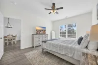3 bedroom 2 bath,  Southern and beach style apt comfortable for whole family - Wifi