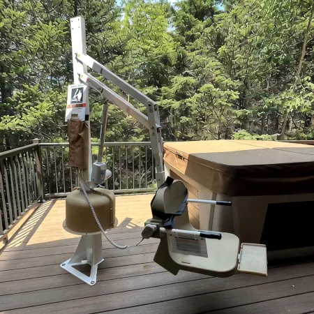 Luxury 3/2, Wheelchair Access, Hot Tub+Lift, Yard, Fireplace Walk to Lighthouse