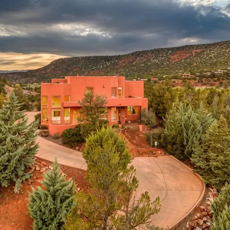 Views! Private Heated Pool + Spa + BBQ + Games + EV + High-speed Wifi