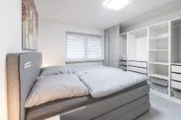 Exclusive (top floor) new-build vacation apartment with distant views