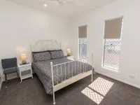 Pantowora Beach Gem. Close to the beach and shops. Hotels in Corlette