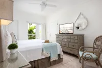 Gorgeous Second Floor, Ocean Front with Huge Wrap Around Balcony!!! - 2 stjerner
