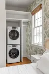 The Philip's Suite, newly renovated 3 Bed/3 EnSuite Bath, 1 Block to King - Condos