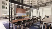Embassy Suites by Hilton Raleigh Crabtree - Bãi đậu xe