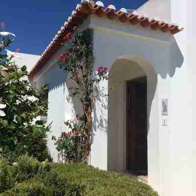 Coastal Benagil apartment. Rooftop & pool. Walk to beach, caves & restaurants Hotel Exterior