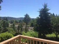 Classic College Hill detached house - balcony