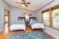 Tuckaseegee Riverfront Cabin. Trout Fishing, Tubing, Firepit, Near Sylva - Boutique