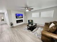 Beautifully Renovated 5-Bedroom Ranch Home in Prime Aurora Neighborhood - บังกะโล