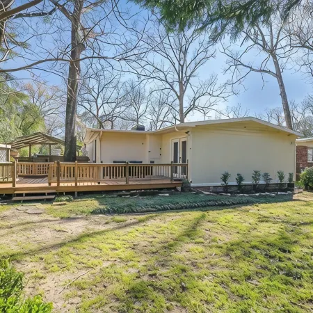 Spacious 3-bed/3-bath home close to Bruce's Field!