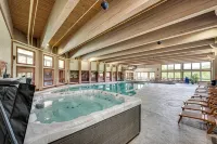 White Mountains Chic Chateau: Updated 3Br+Loft, Sauna, Fireplace & Resort Perks