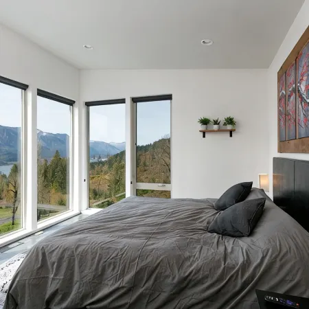 Epic Columbia River views * New Modern Home in the heart of the gorge.