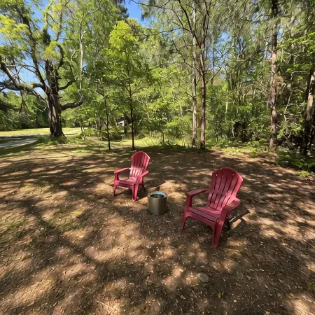 Cozy fisherman cabin step from Lake Sam Rayburn