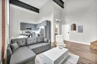 Charming 2-bedroom apartment in brilliant Cleveland with AC, WiFi - Condos