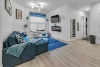 Blue Bliss 2BR 2BTH with Indoor Pool, FREE Parking, Near NYC & EWR Airport - 3-نجوم