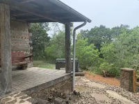 Hill Country Log Cabin Close to Wimberley & Dripping Springs Shopping and Dining - Alphydda