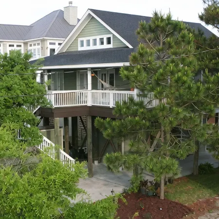 Handicap Friendly Pets Allowed Beach House - Ocean Across the Street with Elevator!