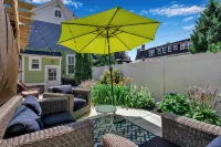 Luxury 3BR, 2 Full + 2 Half Baths / Walk to Elmwood / Garage / EV Charger / AC - 4つ星
