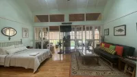 Beachfront Molokai Sanctuary Romantic Getaway Writers retreat Solo Rejuvenations - พร้อมWifi