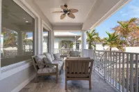 Luxury Home in Naples with Private Pool & Walk to the Beach by Esthetic Stays - 4-Star