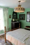 Charming 1920s Hillside Home Overlooking Valley and Rails-To-Trails - Homestays