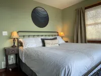 Romantic & Secluded!  Blowing Rock, Views, Hot Tub - the Secret Shack - Boutique