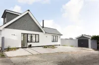 Luxury, romantic Cottage for 2 Nr Padstow with pretty garden and lovely views - 4 stelle