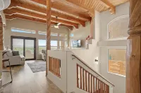 Amazing views of the mountains and city with game room and putting green!!! - Jacuzzi