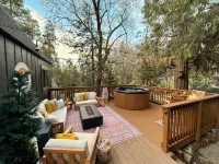 Secluded A-Frame, Fire Place, Hot Tub - Chalets