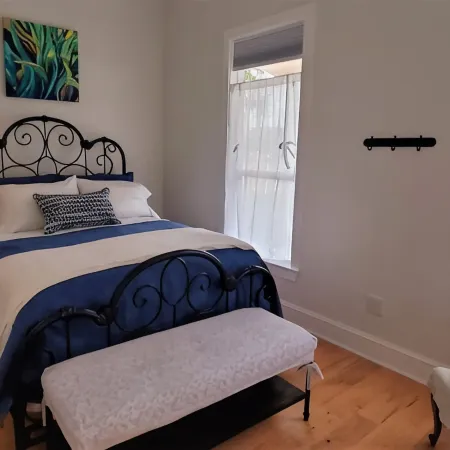 Fresh, New, Light & Airy. 1.2  miles to Magnolia Silos, 1 mile to the Stadium