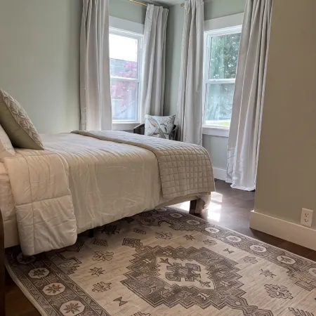 6-bdrm house, complete renovation, 1 mile from historic downtown, quilt museum