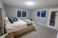 Quiet large home in South Anchorage to launch your Alaska Adventure! - balcon