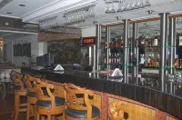 Hotel Meraden Grand - ที่มีบาร์