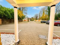 All Seasons Guest House Gatwick & Airport Parking - Pysäköinti