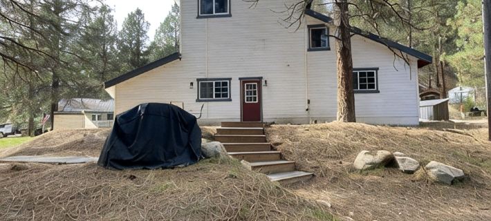 Cozy Home with Hot Tub, River View & Fire Pit! Hotels in Boise County