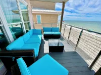 Panoramic view of the sugar white sand and the sparkling Emerald waters - 4-Star