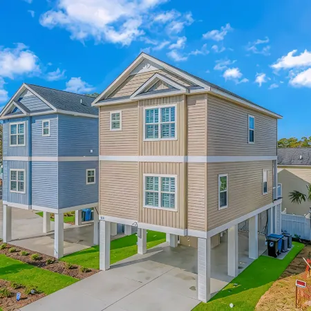 PRIVATE HOT TUB, steps from the beach, boardwalk and many other attractions.