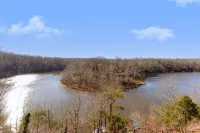 Hilltop Lakefront Historical Home w/ SPECTACULAR VIEW 40 min from Washington DC! - 4-stjärniga