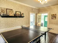 The Smith House Retreat w/HotTub, Bikes, Game/Movie Room, 10mins to Frankenmuth - Wifi