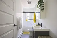 Sherby Prestige - Parking, King Bed, Sleeps 6 - 3-Star