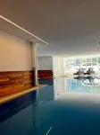 Grichting Hotel & Serviced Apartments - مسبح