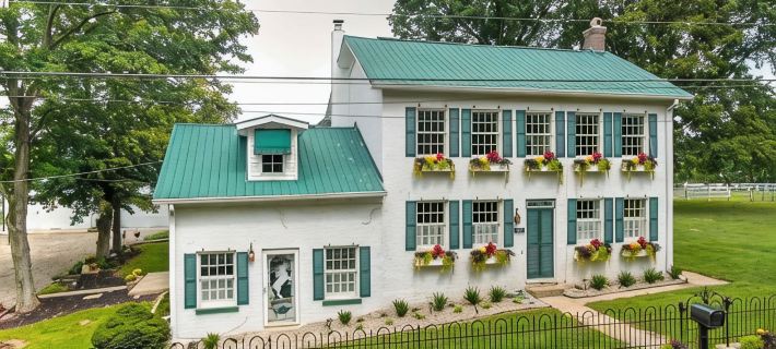 Cozy efficiency ONE large room ONE QUEEN bed apartment with kitchenette no oven. Hotels in Clermont County